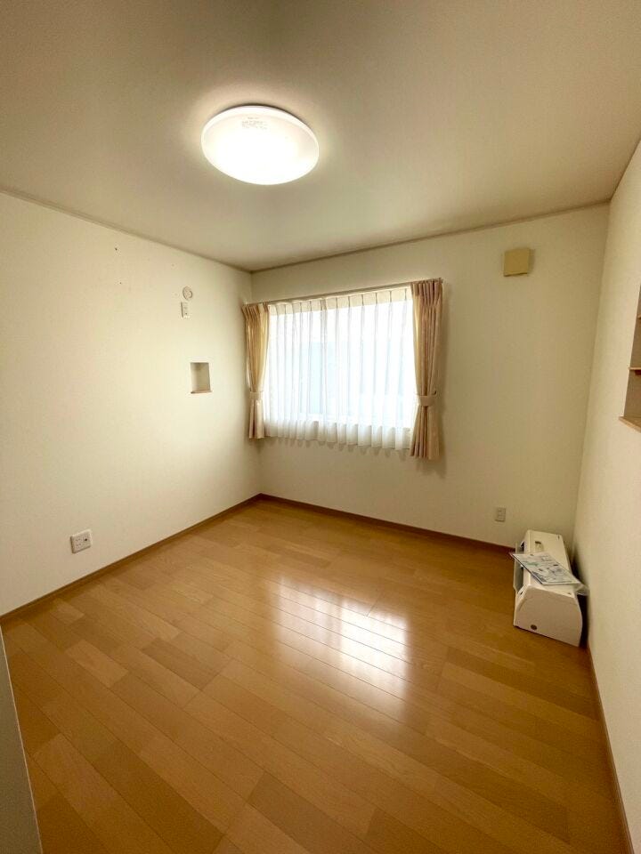 2階洋室2つ目 入口から見た写真