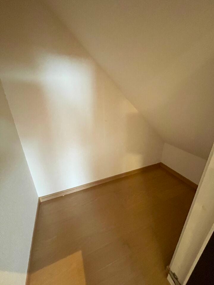 1階 階段下収納