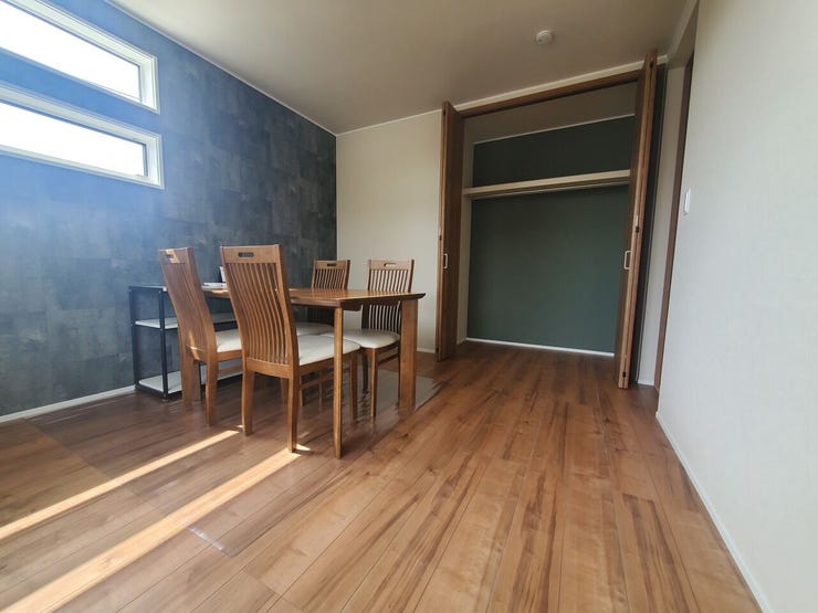 【Bedroom】ナチュラルな内装で、リラックスできる空間。寝室や書斎にも最適です。