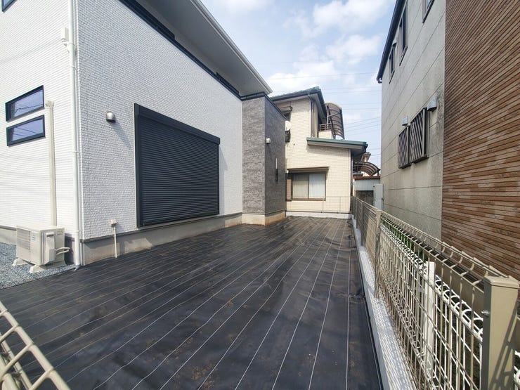 【Exterior】お部屋から直接出られるお庭付き。ガーデニングやくつろぎ空間に◎