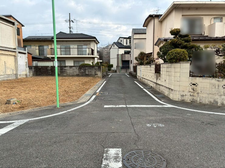 【前面道路含む現地写真】
*前面道路*