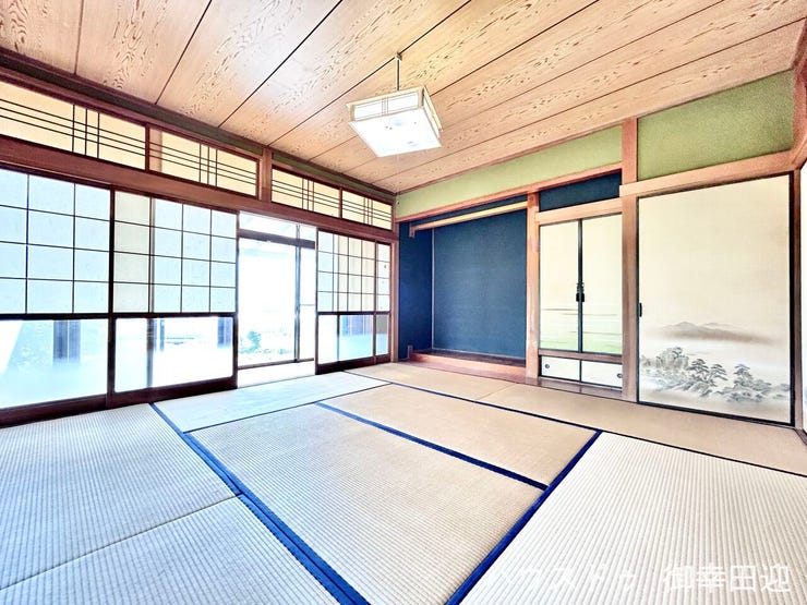 ■8帖和室■ゲストをもてなし、昼寝や家事にも使える、畳のぬくもりが心地よい多目的万能スペース。