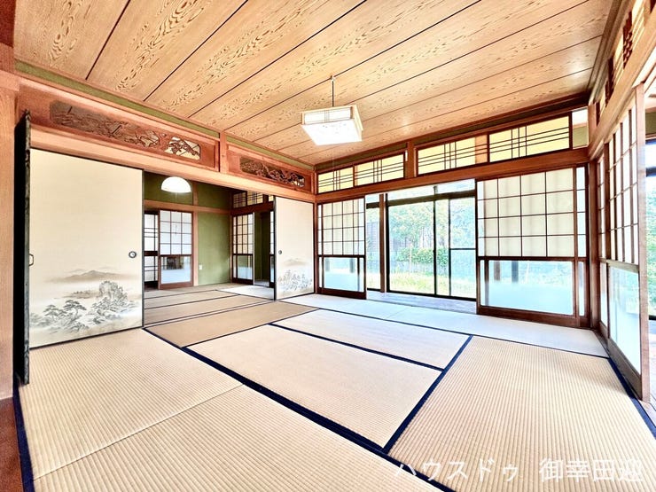 ■8帖和室■ゲストをもてなし、昼寝や家事にも使える、畳のぬくもりが心地よい多目的万能スペース。