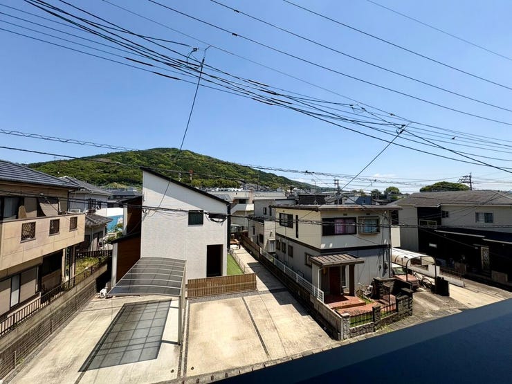 周辺は視界を遮る高い建物がないので、開放感のある住環境です。