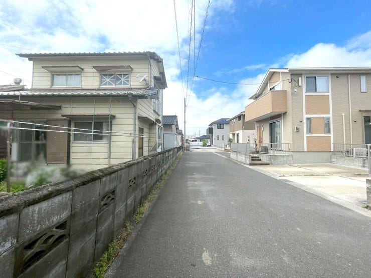 遠賀郡水巻町頃末南 中古戸建て♪駐車場4台分♪駅チカ♪平坦地♪コンビニまで徒歩約4分で買物便利♪