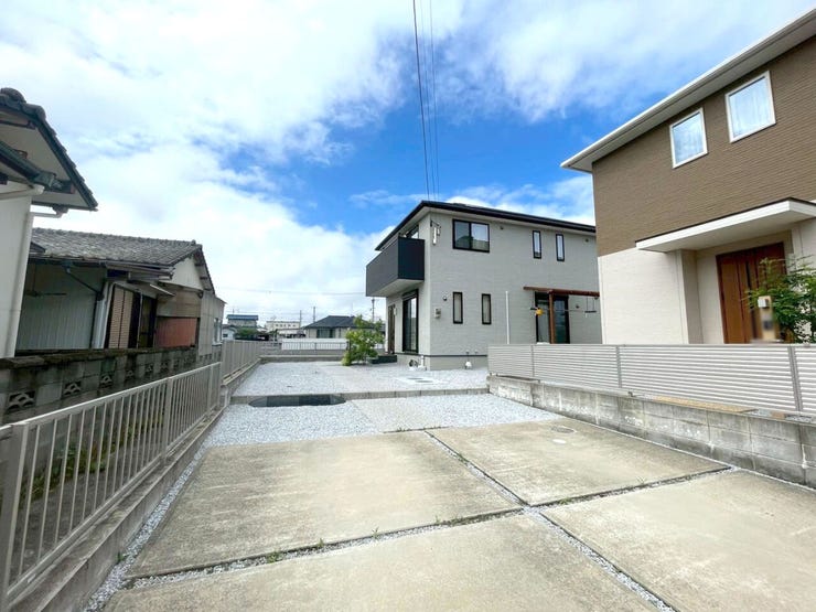 遠賀郡水巻町頃末南 中古戸建て♪駐車場4台分♪駅チカ♪平坦地♪コンビニまで徒歩約4分で買物便利♪