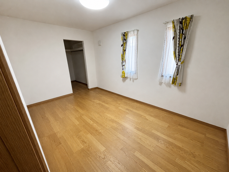※掲載の室内写真は現況写真の家具・調度品等をデジタル加工にて消去したもので、実際の物件とは異なる場合があります。現況を優先とします。