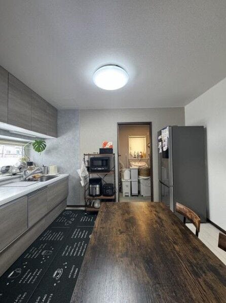 《ダイニングキッチン》
ゆとりある広さでお料理も捗る!毎日の家事の負担を減らしてくれる食洗器付き!