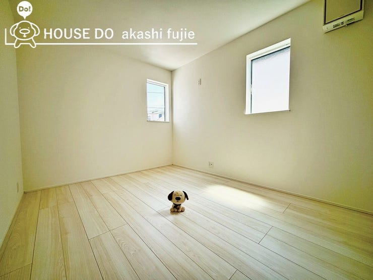 二面採光のお部屋で明るいです
