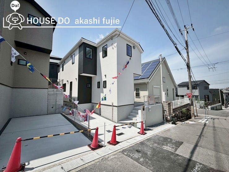 全面道路が広いので、お車の出し入れが安全にしていただけます