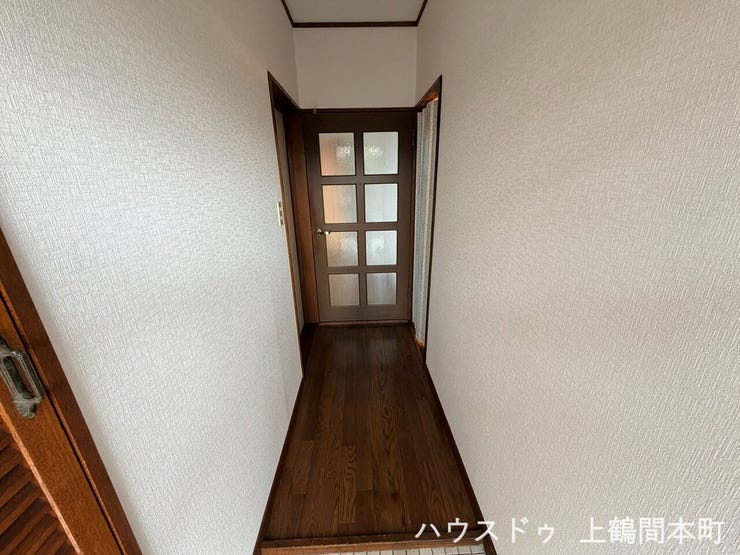 圧迫感を感じにくいすっきりとした廊下設計