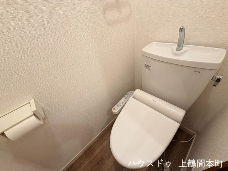 明るく清潔感のあるレストルーム。