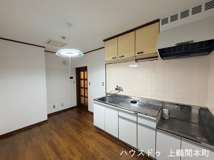 家族みんなで食卓を囲めるゆとりあるダイニング空間