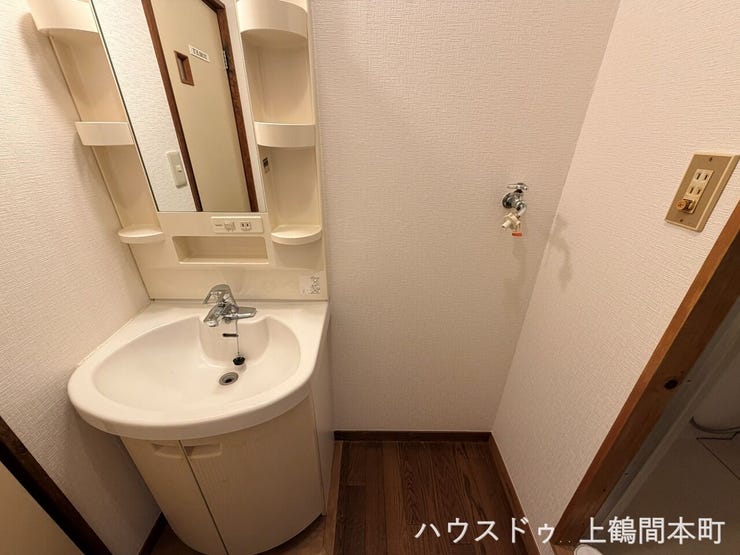 シンプルで飽きのこないデザインの洗面化粧台