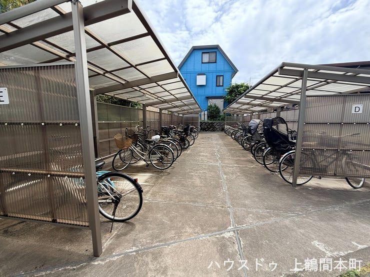 ルーフ付き駐輪場で管理されています。