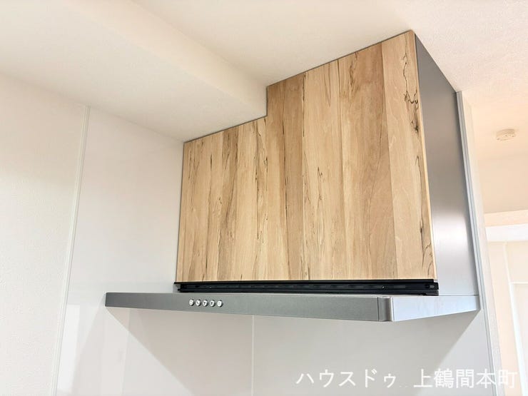 調理中の煙やにおいをしっかり排気する、機能的なレンジフード