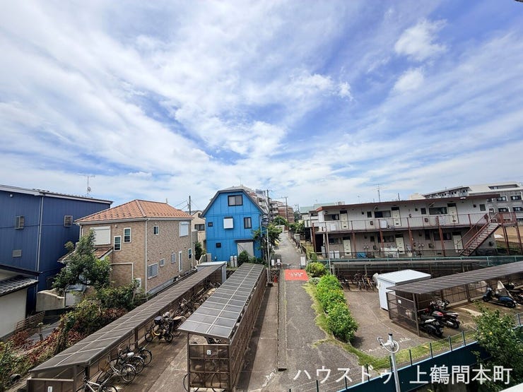 開放感のある眺望が魅力。空の広がりを感じながら、四季折々の景色を楽しめる心地よい住空間です。