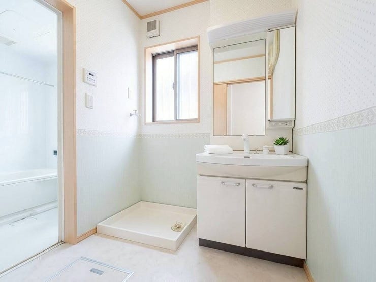 ◇洗面所◇
1坪サイズの洗面室です。入口は引き戸を採用しており、人の動線とドアが重ならないようになっています。家族が毎日使う場所ですので使いやすくて快適にしたいですね。