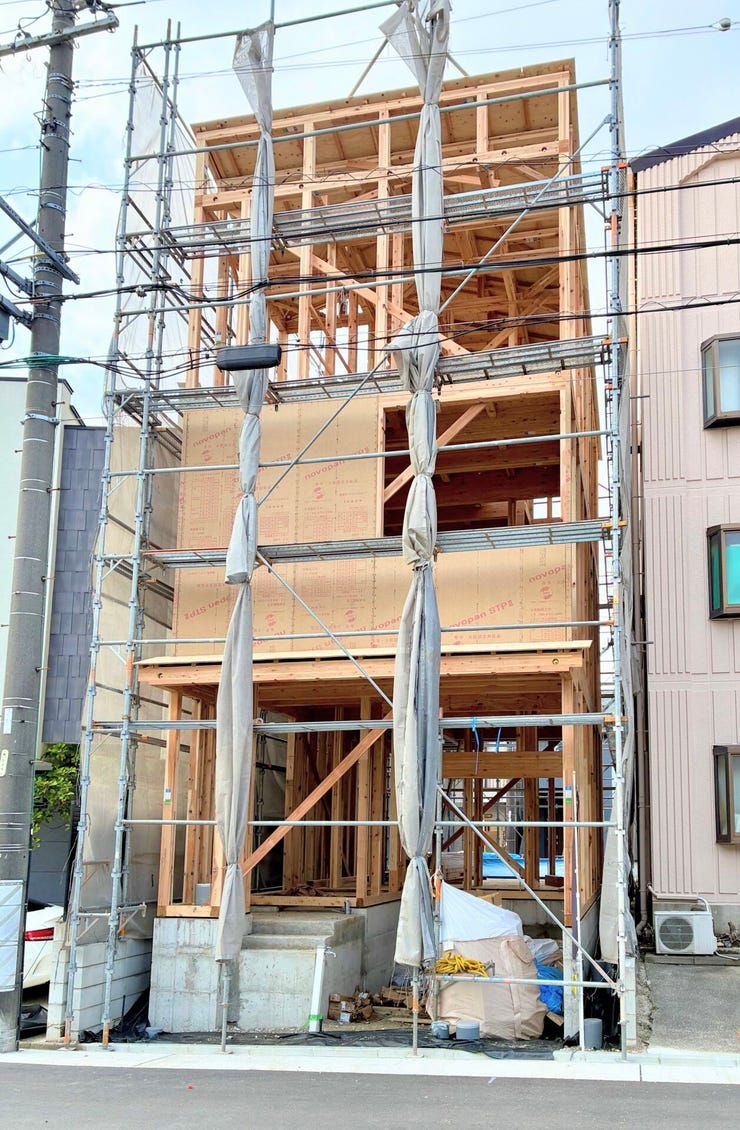 【外観】
地下鉄桜通線「瑞穂区役所」駅より徒歩圏内、穏やかで落ち着いた住環境が広がる瑞穂区西ノ割町に登場