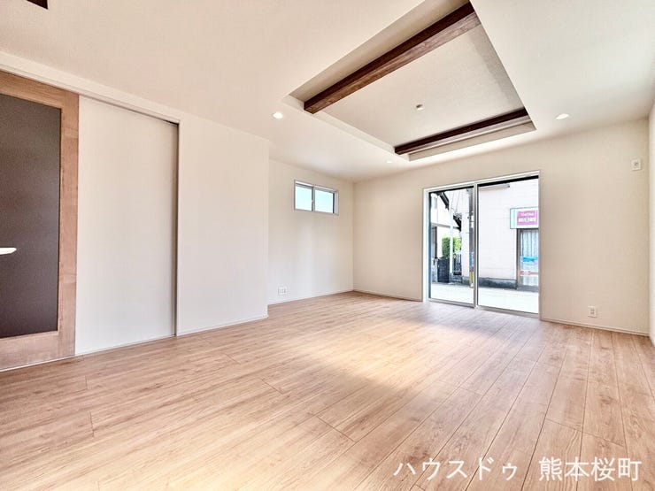 ■安らぎと笑顔の中心地■陽光が優しく降り注ぎ、会話が自然と弾む。ここでは、毎日が特別な時間へと変わります。