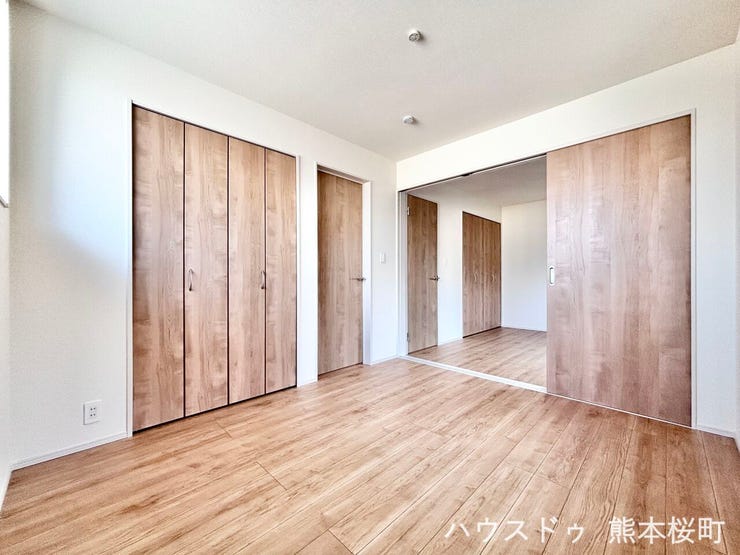 ■2階5.25帖洋室■寝室、書斎、趣味の部屋。家族の成長やライフスタイルに合わせ、様々な使い方ができる快適な空間です。