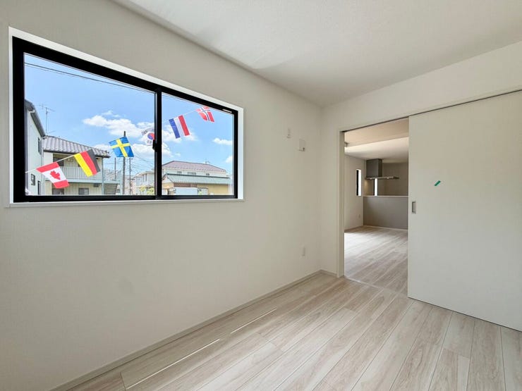 〈4.3帖〉リビングに隣接しているので、お子さまの遊び場や家事部屋としても使い勝手◎