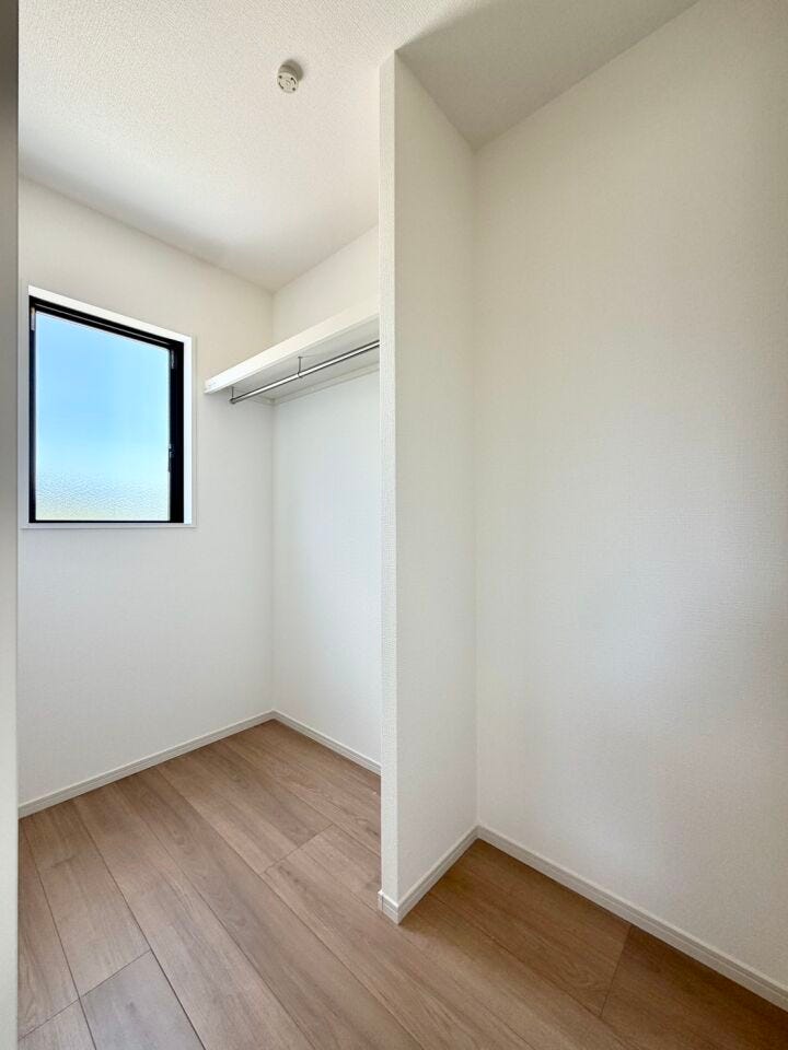 〈ホールクローク〉収納スペースが広いので、部屋に荷物が出ることもなく生活感を隠せるのは嬉しいですね♪