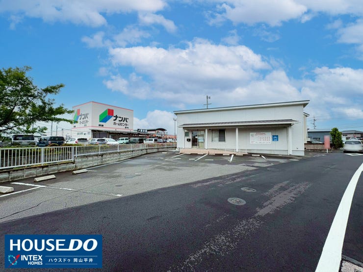 【視認性&集客力が良い周辺環境!】
お隣には大型ホームセンターがあり、お買い物帰りのついで立ち寄りも期待できる好立地!前面道路からもパッと目を引く佇まいで、店舗の認知度アップにも繋がります。