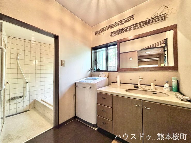 ■清々しいリフレッシュ空間■自分を磨き、気持ちを切り替える。心地よい光が差し込むプライベートスペース。