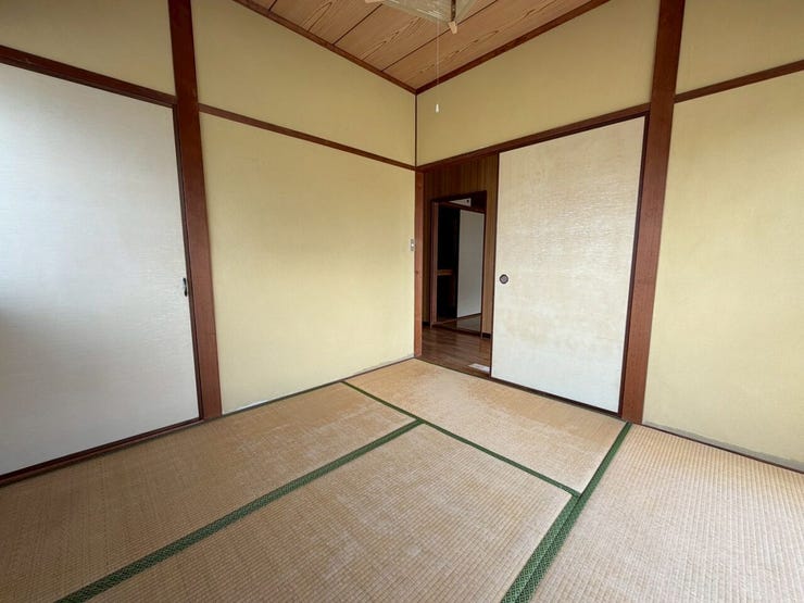 押し入れ収納付き!お布団や季節物も収納可能です。