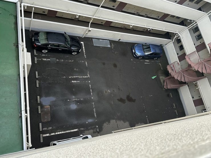 屋根付きの駐輪場を敷地内に完備。大切な自転車を雨や直射日光から守り、劣化を防ぎます。日々の通勤・通学、お買い物などでアクティブに自転車を利用する方に嬉しい設備です。