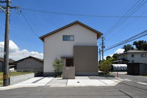 【外観】
ホワイト色を基調としたシンプルで飽きのこないデザインです。