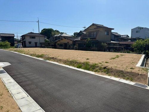 前面道路はゆったり5m。