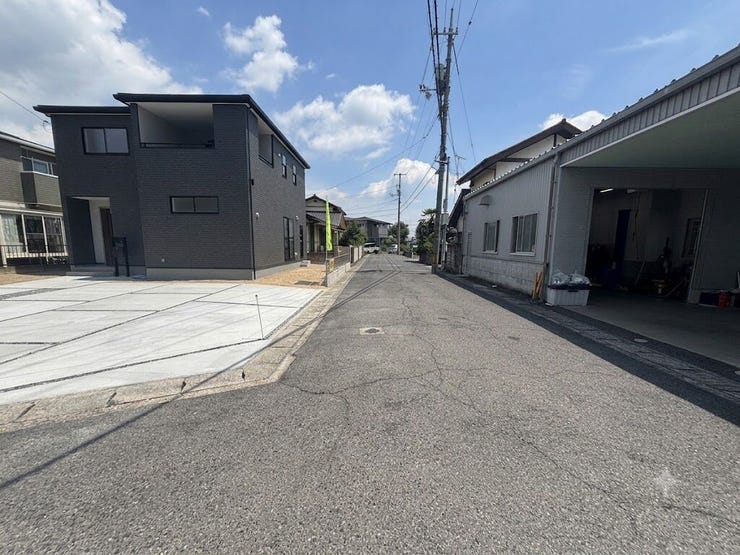 前面道路幅員約6mでお車の出し入れもスムーズ♪