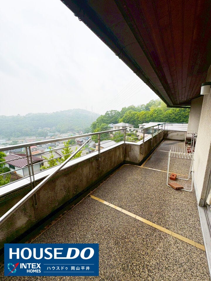 視界を遮るもののない、見晴らしがよい広々としたバルコニーです!心地よい風が吹き抜け、日々のお洗濯はもちろん、ご家族で景色を眺めながらリフレッシュする特等席になりますね♪