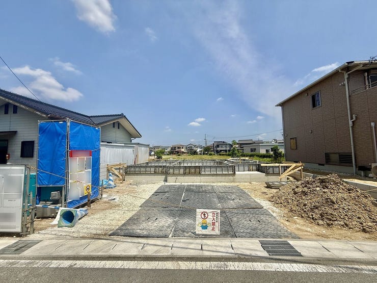 ◇外観写真◇
出来上がるお家は、23.5帖の広々LDKとなっています。家族が集まって食事をしたり、くつろいだりするのに十分な広さです。人気の対面式キッチンで、毎日のご家族での会話が弾みますね♪