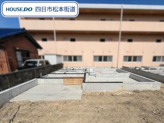 【外観】
日永小学校/南中学校エリアにウォークインクローゼット3箇所の収納力◎3LDK!新築一戸建て建築中。現在基礎。周辺環境の確認を兼ねて一度ご見学してみませんか
(2026年6月14日 撮影)
