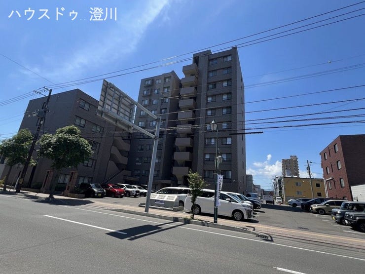 道路に面したフラットな敷地内にあり、スムーズに出し入れできる便利な駐輪場。段差のない快適な動線で、毎日の通勤・通学や買い物時のご利用も大変スムーズです。