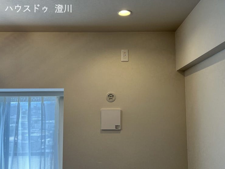 夏の冷房から冬の補助暖房まで、お好みのエアコンを。季節を問わず、心地よい室温に整えられる専用回路を確保しています。