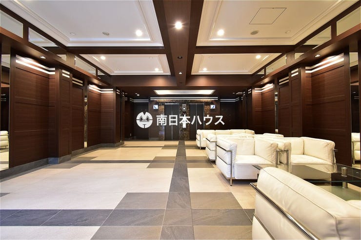 上之園町 クレアホームズ上之園 杜の邸 【クレアホームズ上之園 杜の邸】
鹿児島市上之園町にある全89戸のマンションです。
・24時間ゴミ出し可能
・ペット飼育可能
・手ぶらキーで出入りもスムーズ