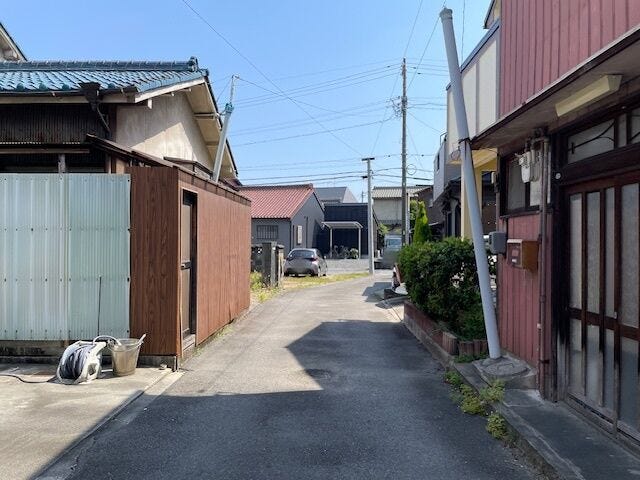 気になる方は、ご案内させていただきます。
お気軽にお問い合わせください。
お問い合わせは「ハウスドゥ 清須」まで!
名鉄新清洲駅から西へ。十六銀行さんの前です!