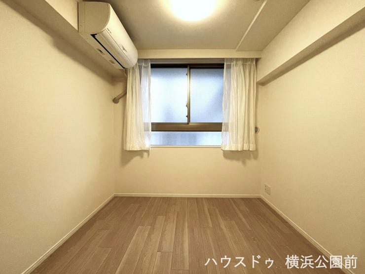 約5.7帖の洋室です。客間としてもご利用が可能です。