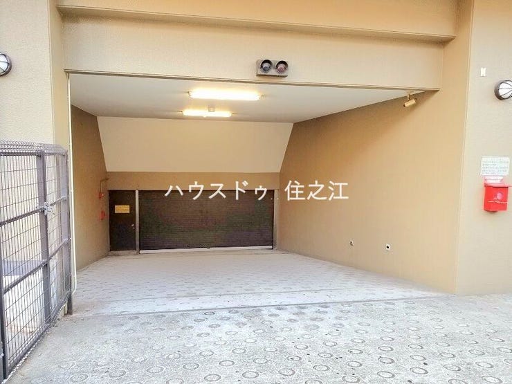 ★メインの駐車場は地下にありますので雨の日の乗り降りや車が汚れなくて済みそうですね♪