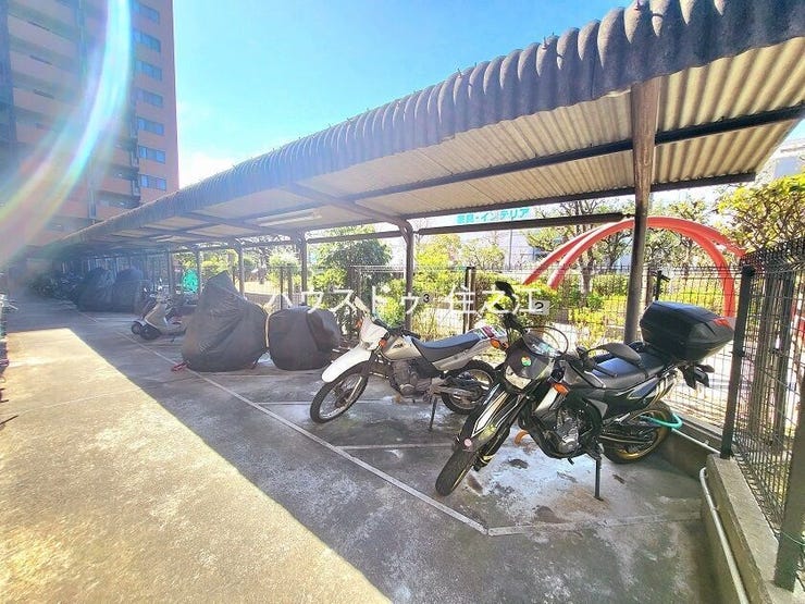 ★バイク置場。最新の空き状況の確認はお気軽にお申し付け下さい。