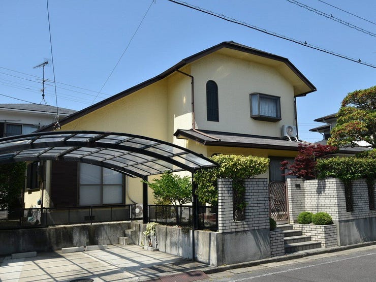 外観を南西側より撮影