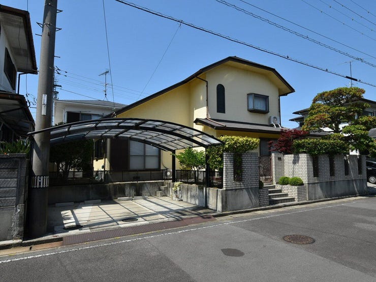 外観を南西側より撮影