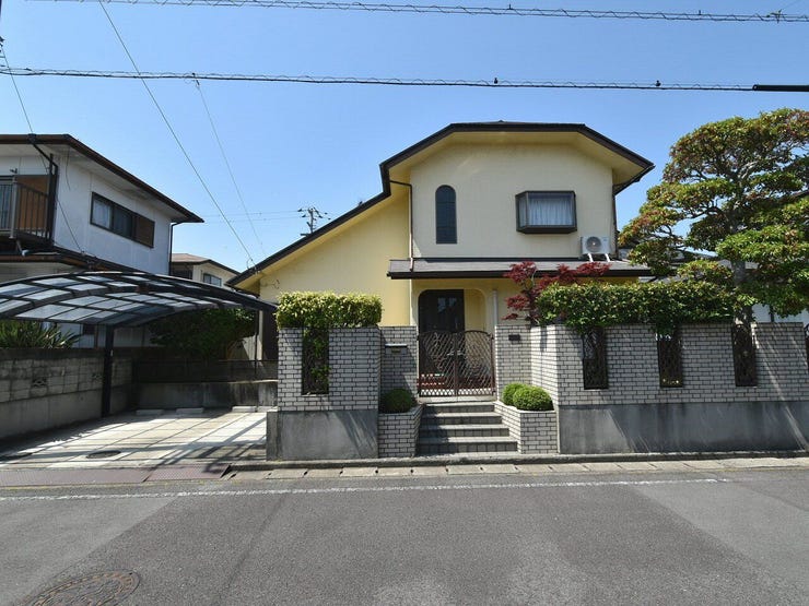 外観を南側より撮影