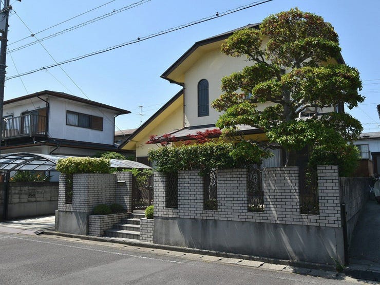 外観を南東側より撮影