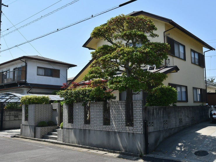 外観を南東側より撮影