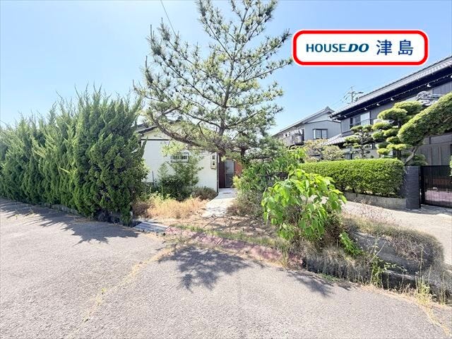 【外観】
南小学校・暁中学校エリア。約77.95坪の売土地。現在上物があり解体後、更地でのお引渡しです。